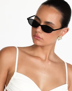 Anika Sunglasses (Black)*CHARCOAL Hot