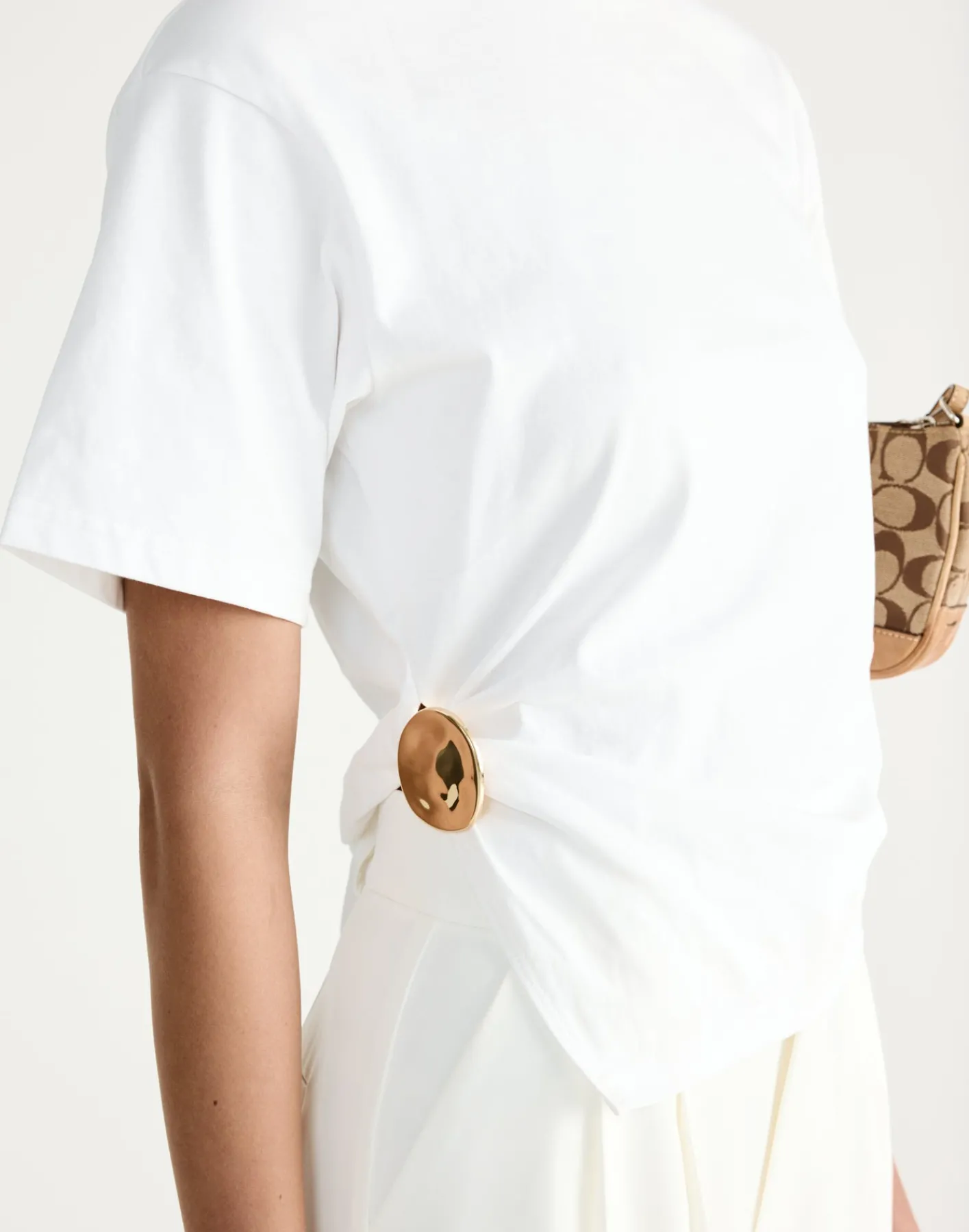 Olivia Brooch (Gold)*CHARCOAL Fashion
